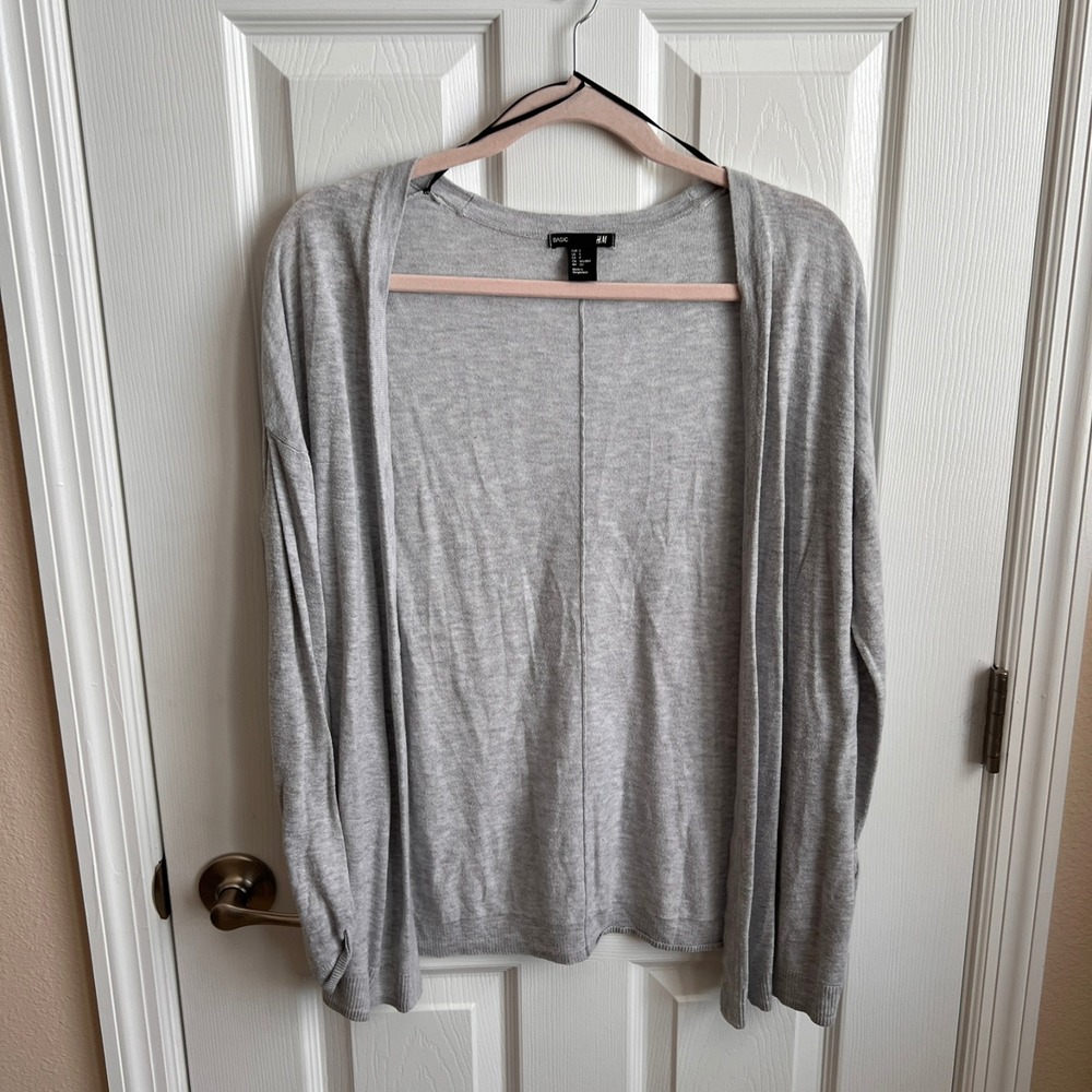 H&M Basic Cardigan Open Front Long Sleeve Knit Top Gray‎ Small Cozy Staple Piece